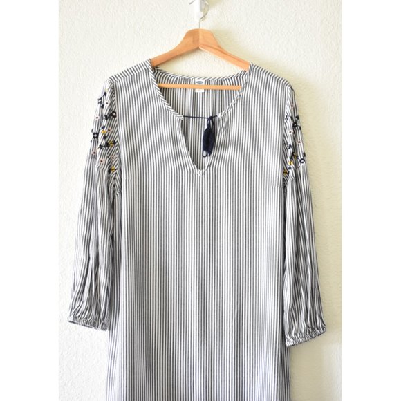Old Navy Embroidered Tassel Tie Tunic Dress - Picture 3 of 9